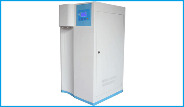 真正的智能醫(yī)用實驗室超純水機：采用微處理器自動控制.系統(tǒng)具有自動判別預(yù)處理柱、反滲透膜、純化柱，超純柱、微濾、超濾、紫外燈管等失效功能。并能聲光報警，以保證機器處在最佳運行狀態(tài)。
